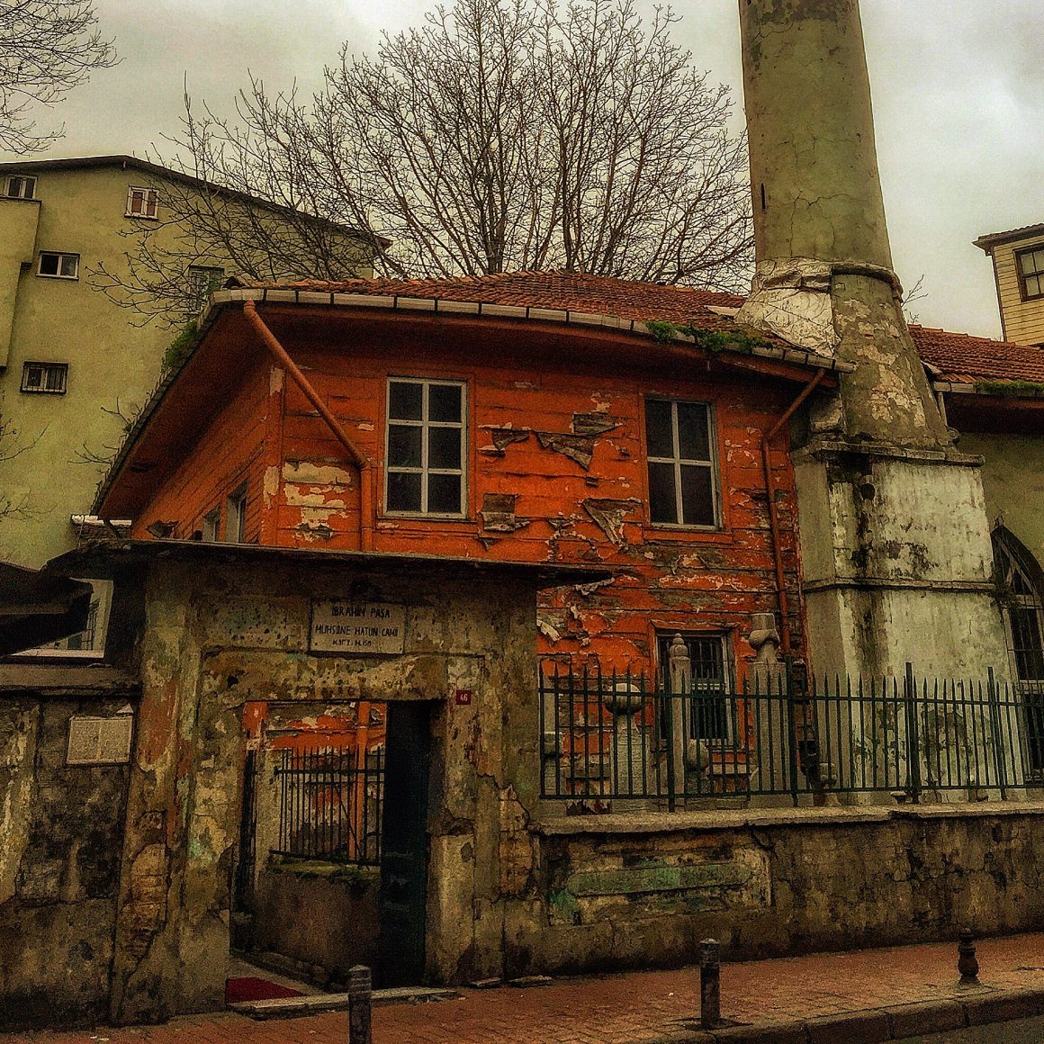ISTANBULLULARI MAHÇUP EDEN, UNUTULMUŞ HARAP BİR CAMİİ İBRAHİM PAŞA MUHSİNE HATUN CAMİİ