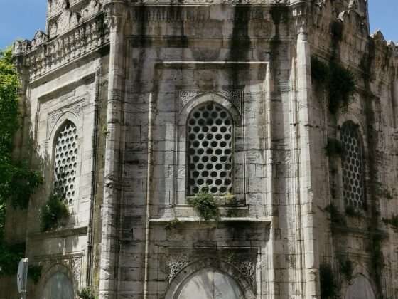 OSMANLI'DA İLK AÇLIK GREVİ VE DİVANE HÜSREV PAŞA TÜRBESİ