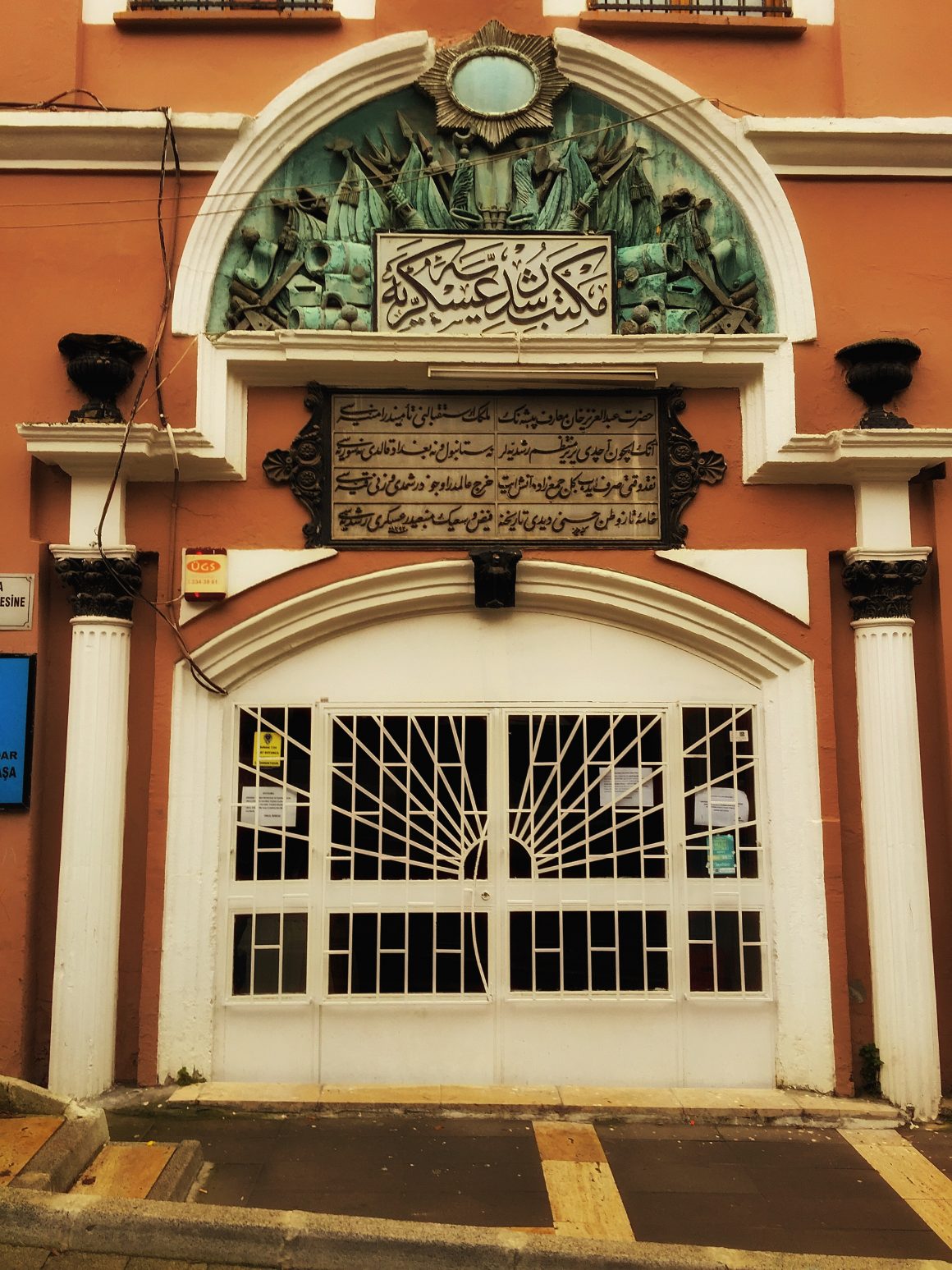 SOKAK ARASINDA KAYBOLAN ESER TOPTAŞI ASKERİ RÜŞTİYESİ