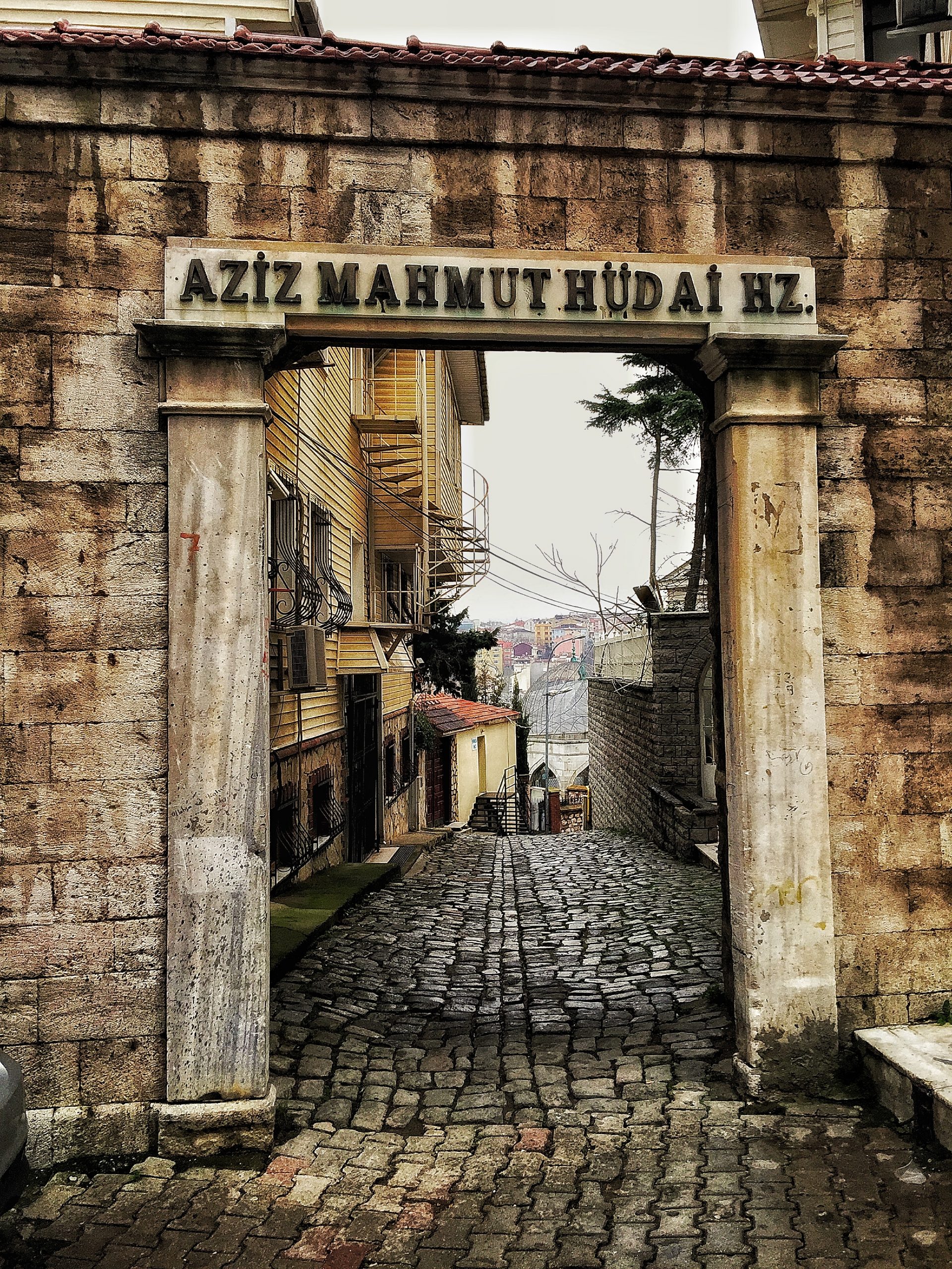 SULTANIN ABDEST ALIRKEN ELİNE SU DÖKTÜĞÜ ŞEYH