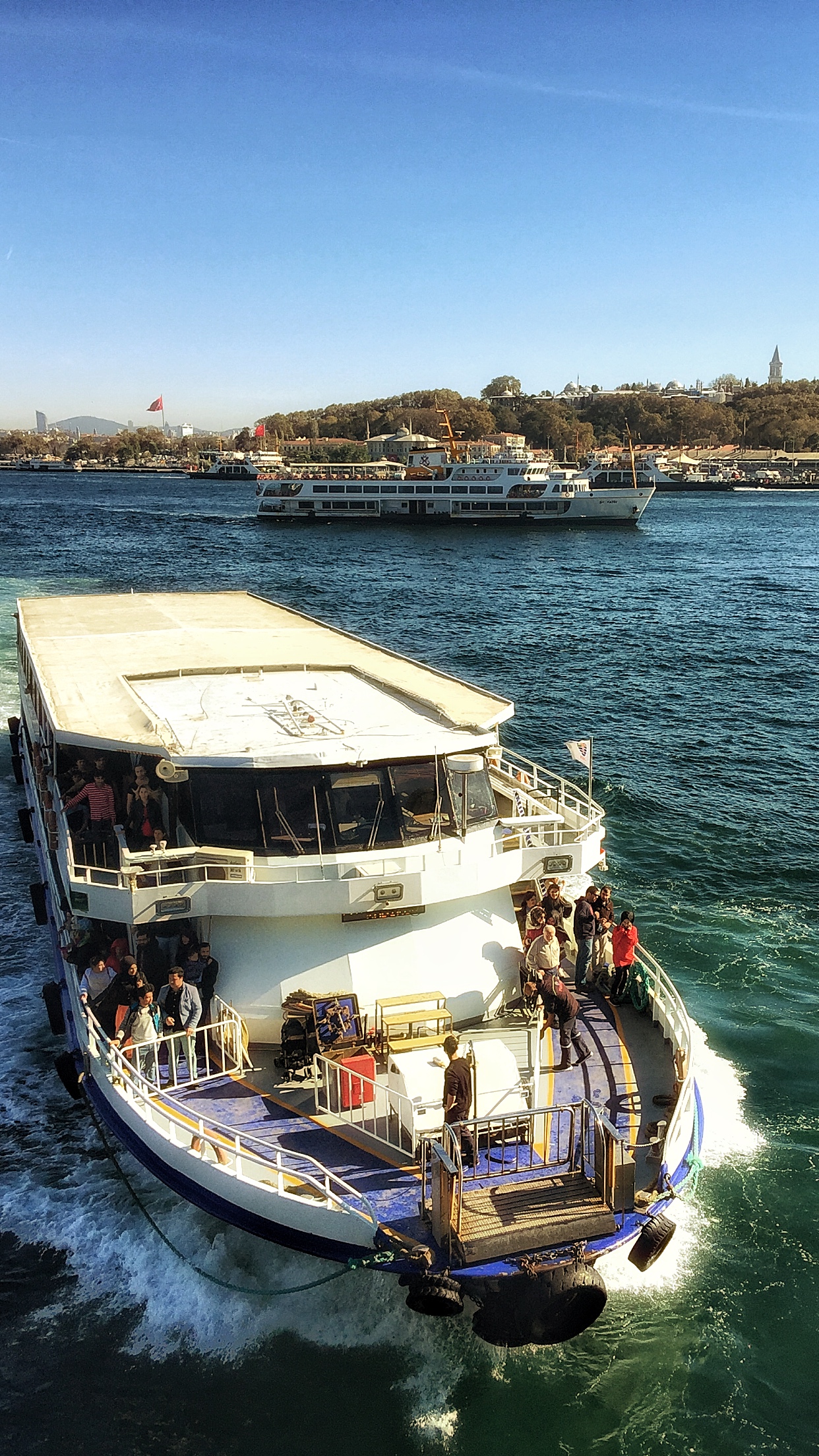 İSTANBUL'UN KAYIKLARI, KAYIKÇILARI VE İSKELELERİ