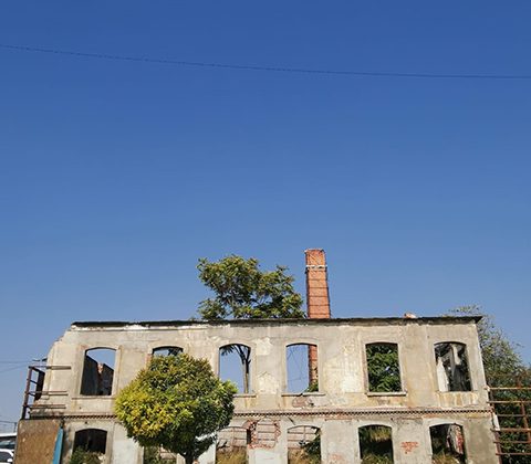 Bir Fabrika Bacasının Fısıldadığı Tarih Gezmek Yetmez