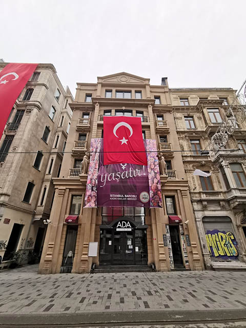 Baro Binasındaki Tiyatroda Açlık Grevi