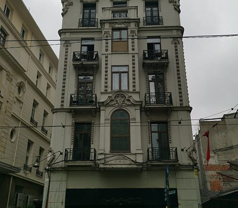 Bir Binanın Fısıldadıkları